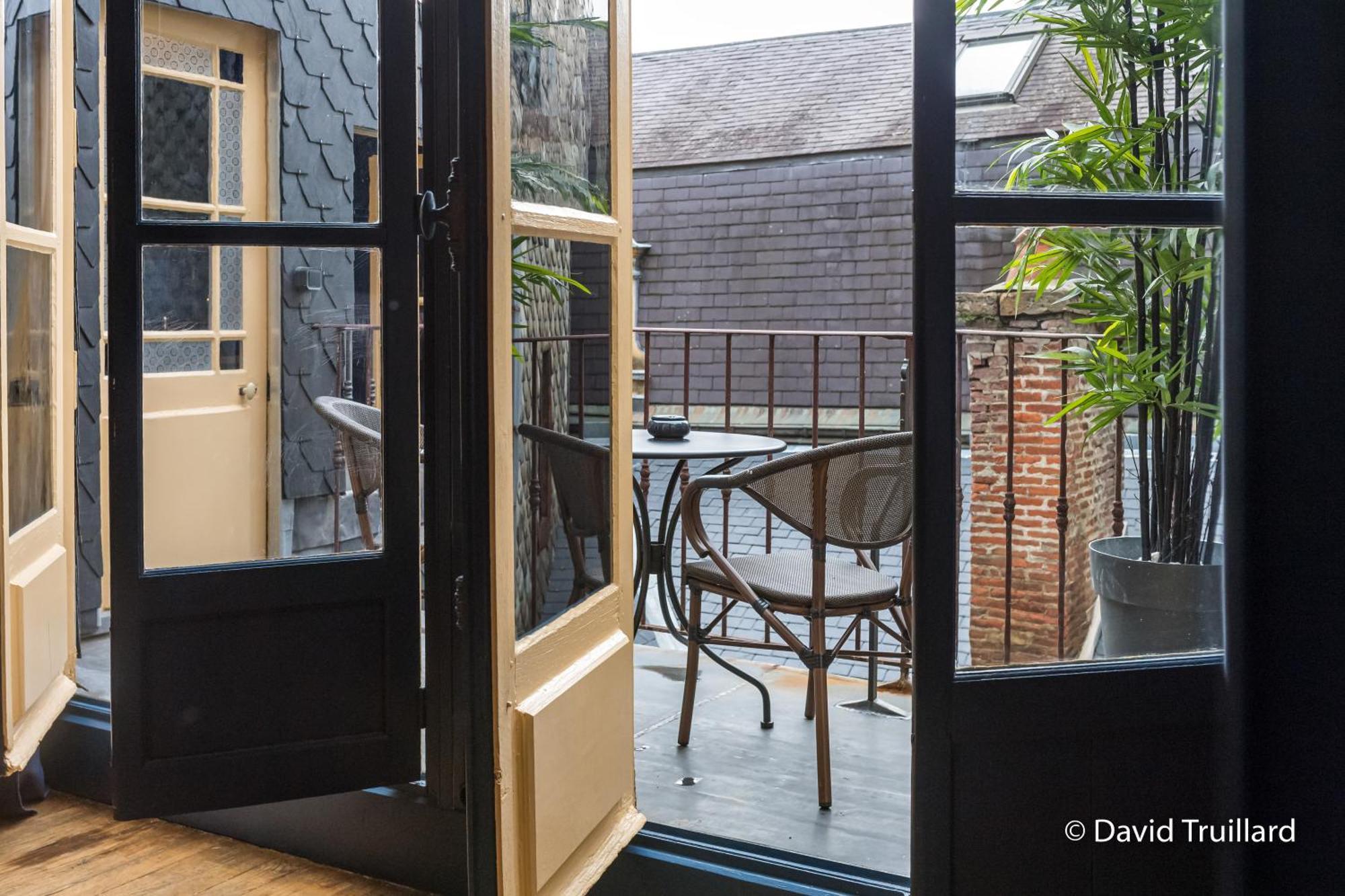 Suites Mana- Studio Art Ducal Avec Terrasse Sur L'Arriere De La Place Ducale Parking Inclus Charleville-Mézières Eksteriør billede